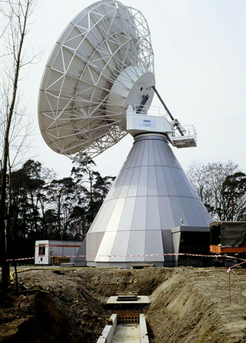 Erdfunkstelle,
 16 Meter Antenne