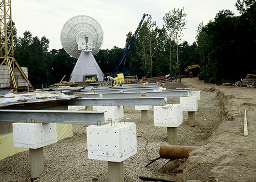 Erdfunkstelle,
 Fundamente für Zentralgebäude