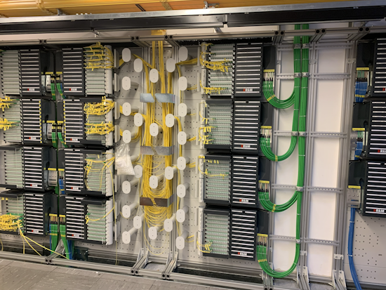 Glasfaserverteiler im Technikraum