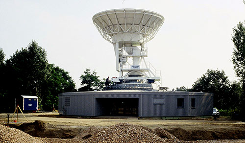 Erdfunkstelle,
 11 Meter Antenne